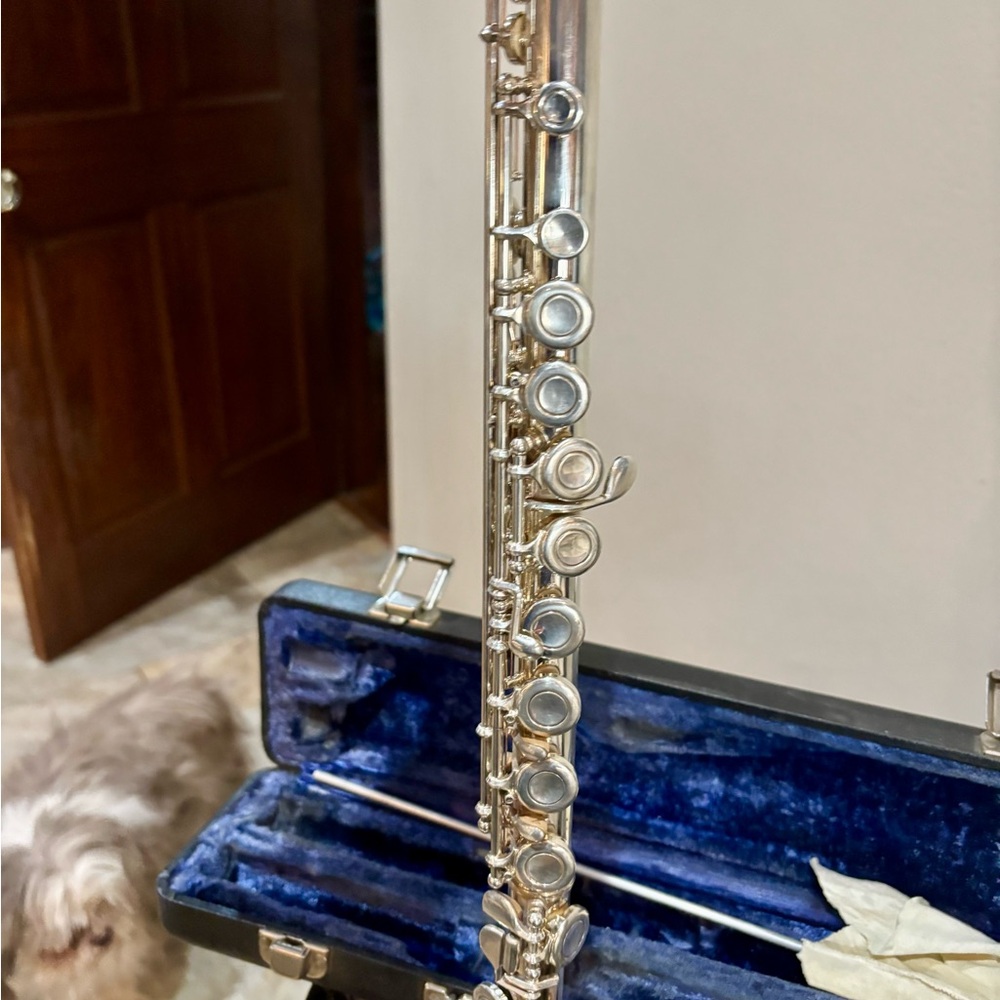 Armstrong Silver Flute with Black Case - Picture 4 of 12
